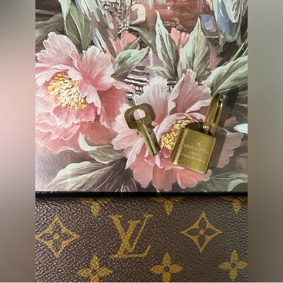 Louis Vuitton Lock and Key Series 309 Brass - Picture 1 of 7